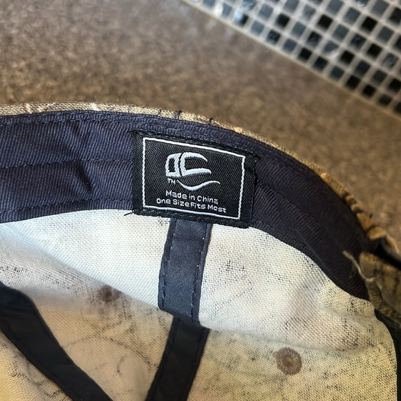 Realtree American Flag Brim Hunting Camouflage Cap adjustable - Picture 8 of 9